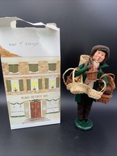 Byers Choice THE CAROLERS Man With Baskets 2010 13-3/4