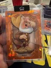 2024 TOPPS CHROME DISNEY SAPPHIRE #11 SNEEZY ORANGE /25 Snow White picture