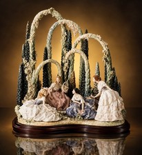 Lladró Garden Party #01001578 | Elite Limited Edition 500 | Retired 1999 | Base picture