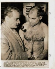 1964 Press Photo Chargers Sid Gillman bids farewell to retiring Tobin Rote. picture