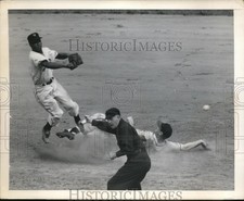 1949 Press Photo Jim Russel vs Giants HEnry Thompson ump Babe Pinelli picture