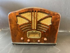 Vintage 1935 Emerson Model 111 three band tube radio. picture