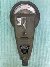 WORKING DUNCAN 2 HR PARKING METER   LOCKS OPEN W/FLAT BLADE    NO KEYS NEEDED picture