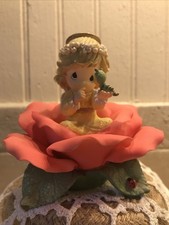 Vintage Precious Moments Red Rose Of Love Angel Figurine Expressive blooms 1999 picture