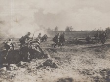WW1 German stormtroopers Western Front assault RARE 1918 - Original Press Photo picture
