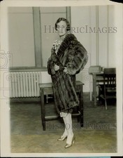1927 Press Photo Mrs. George Kunhardt attends a fashion event in Greenwich picture
