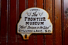 1950s FRONTIER MUSEUM SYLVAN LAKE SOUTH DAKOTA STAMPED PAINTED METAL TOPPER SIGN picture