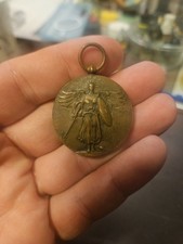 Vintage WW1 Victory Medal no ribbon picture