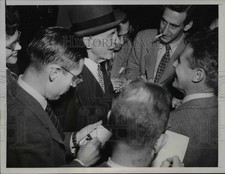 1945 Press Photo Daniel T Pierce asstto president of Sinclair Oil refinery picture