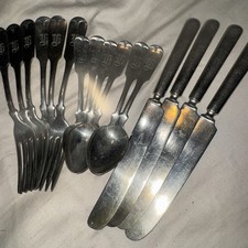 Alaska Silver Fiddle Shell 6 Dinner Forks & 6 Spoons 4 Knives Monogram Vintage picture