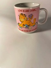 garfield love is like candy mug RARE 1999 good condition ceramic picture