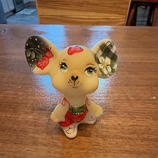 Fenton Art mouse figurine. Handpainted, numbered and signed picture