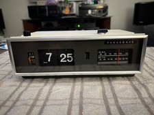 Vintage 1972 Panasonic RC-7021 WHITE Flip bird chirp Alarm Clock AMFM Radio.  picture