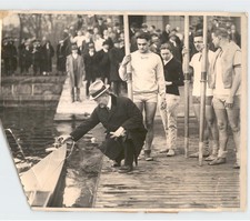 U of Pennsylvania President CHRISTENS ROW CREW Shell VINTAGE 1924 Press Photo picture