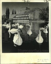 1975 Press Photo Royal Shakespeare Theatre at Stratford Upon Avon, England picture