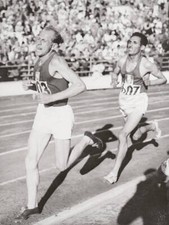 Helsinki Zatopek Wins 10 000 Meter Run Emil Zatopek Czechoslovakia - 1952 Photo picture