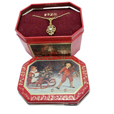 New VTG Christmas Tin 1928 Jewelry Co. Gold Tone Necklace Victorian Style picture
