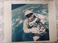 1965 NASA Gemini IV Ed White First Spacewalk S-65-30431 Red Number Kodak 8x10 picture