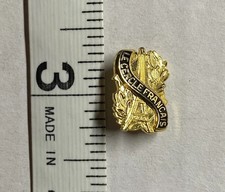 Vintage Le Cercle Francais Pin Tie Tac French Eiffel Tower Pinback Metal picture