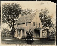 1923 Press Photo Exterior view of a five-room house - nei19468 picture