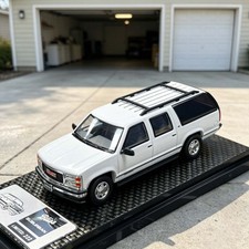 1:64 Suburban GT400 Undercover Alloy Model Car - Showcase Miniature picture