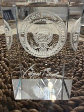 George w Bush VIP Desk Paperweight Gift Seal President  Crystal Etched 3d Heavy picture