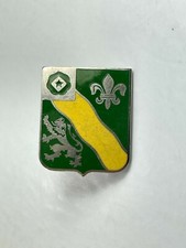 Vintage 69th Armor Regiment Crest Metal Pin Pinback Tack Militaria 24x28mm L1 picture
