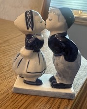 Vintage Delft Blue Dutch Boy & Girl Kissing Small Ceramic Figurine picture