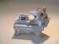 VINTAGE 1950'S MINIATURE CERAMIC WHITE KITTEN HANGING ON A PIANO picture