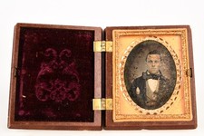 Daguerreotype - Young Gentleman in 1/9 Plate S.Peck Molded Union Case V21 picture