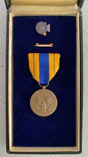 Vtg WWII US Selective Service Medal Set Lapel Pin Ribbon Bar Cased 1946 Program picture