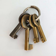 Vintage Skeleton Keys Lot of 4 on Key Ring Collectible Skeleton Key Set picture