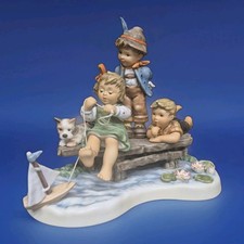 HUMMEL “SAILING LESSON” HUM 2290 MOMENTS IN TIME COLLECTION 2008 MINT NO BOX picture