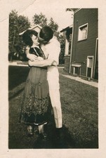 Old Vintage Photo MAN WOMAN COUPLE KISSING AFFECTIONATE DUO SHADOW SNAPSHOT picture