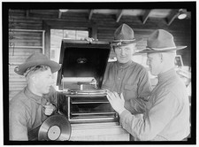 YMCA Training Camp 1918 Soldiers Phonograph Record Players Harris & Ewing picture