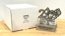 NEW 2000 VINTAGE WALT DISNEY WORLD LE 441/2000 UNISEX WATCH WITH FIGURINE STAND picture