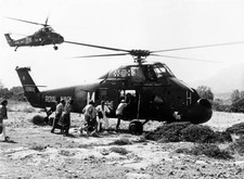Royal Navy Wessex helicopter 845 NAS picking up evacuees near - 1974 Old Photo picture