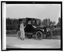 Photo:Alexandria VA Miss Elizabeth Ramey 1924 Ford Model T Automobile picture