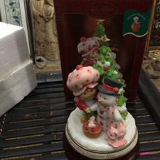 A Berry Merry Christmas 2003 Heirloom Collection Strawberry Short Cake Figure picture