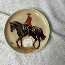 CANADIAN MOUNTIE (MOUNTED POLICE) DECORATIVE OPTIONAL HANGING & STAND PLATE 1984 picture