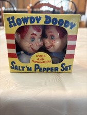 Vintage Howdy Doody Salt ’N Pepper Shaker Set still in the original box. picture