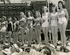 WW2 WWII Photo World War Two / Victory Girls Beauty Pageant Los Angeles 1942 picture
