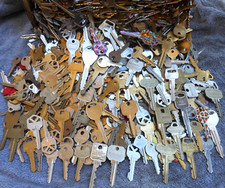 12 MIX Random  GOOD Assortment Different   Keys.    picture
