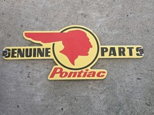 DIE-CUT VINTAGE 1950'S ''PONTIAC GENUINE PARTS'' PORCELAIN DEALER SIGN 18X7 INCH picture