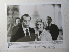 LANE SMITH (Nixon) in THE FINAL DAYS 1989 Press Photo w SUSAN BROWN (Mrs Nixon) picture