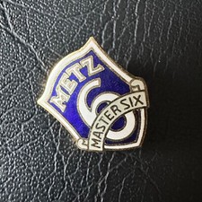 VINTAGE METZ MASTER SIX 6 AMERICAN MOTOR CAR COMPANY ENAMEL PIN BADGE picture