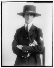 Photo:Miss Larneal S U.S. Navy Women�s Uniform Portrait 1910s picture