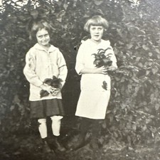 VINTAGE PHOTO 1930s girls with just holding leaves Original Snapshot Uncanny Odd picture