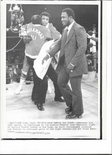 Muhammad Ali 1972 8x10 vintage press photo Floyd Patterson LEMME GET JOE FRAZIER picture