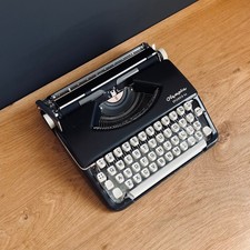 Vintage 1960s Olympia Splendid 66 Portable. Functional. Superb condition. picture